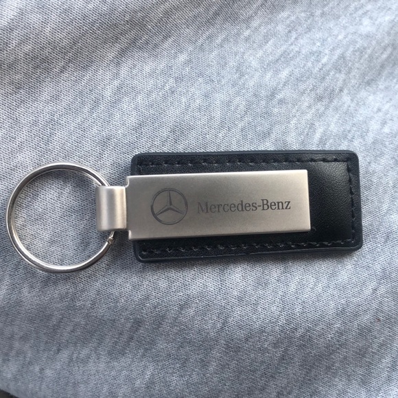 Mercedes Benz Black Leather Silver Keychain / Has Sales Person On Keychain - Picture 1 of 2